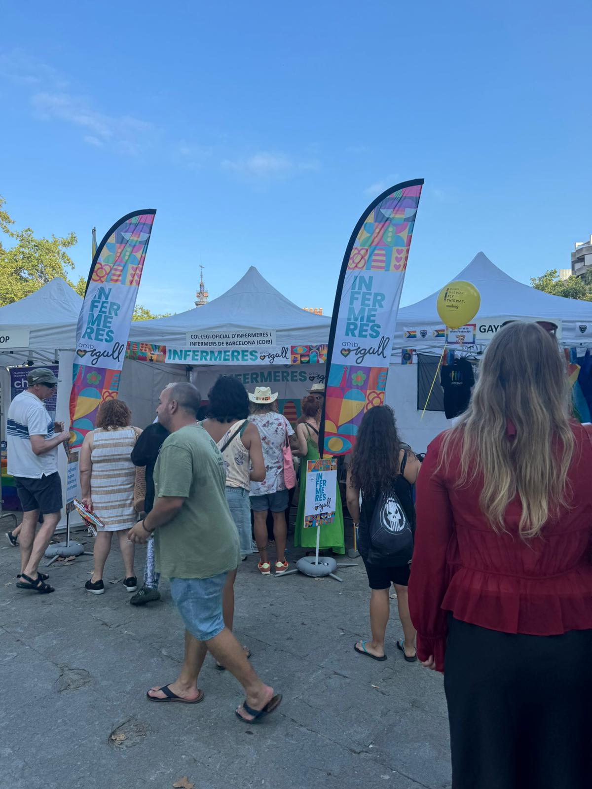 Èxit d’afluència: un miler de persones passen per l’estand del COIB al Pride Village!