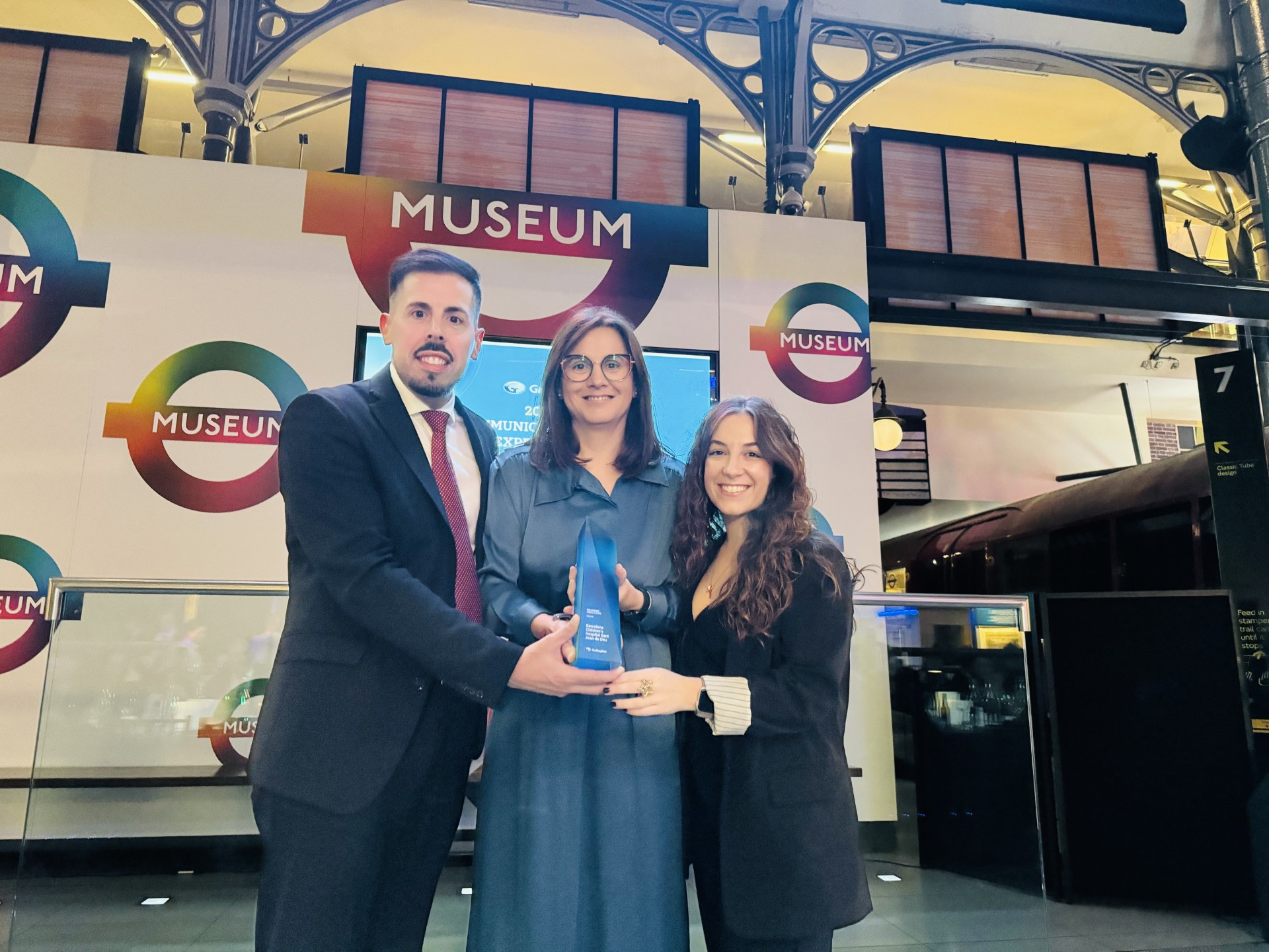 La Direcció Infermera conjuntament amb l’àrea de Comunicació Interna i Cultura de l’Hospital Sant Joan de Déu Barcelona guanya a Londres els “Communications and Digital Experience Awards 2025”.
