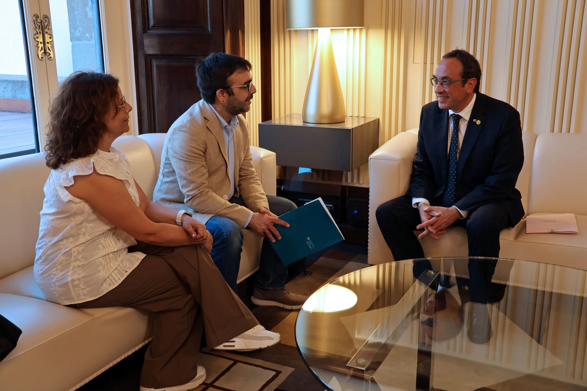 El president i la vicepresidenta del COIB es reuneixen amb el president del Parlament per parlar del futur de les infermeres