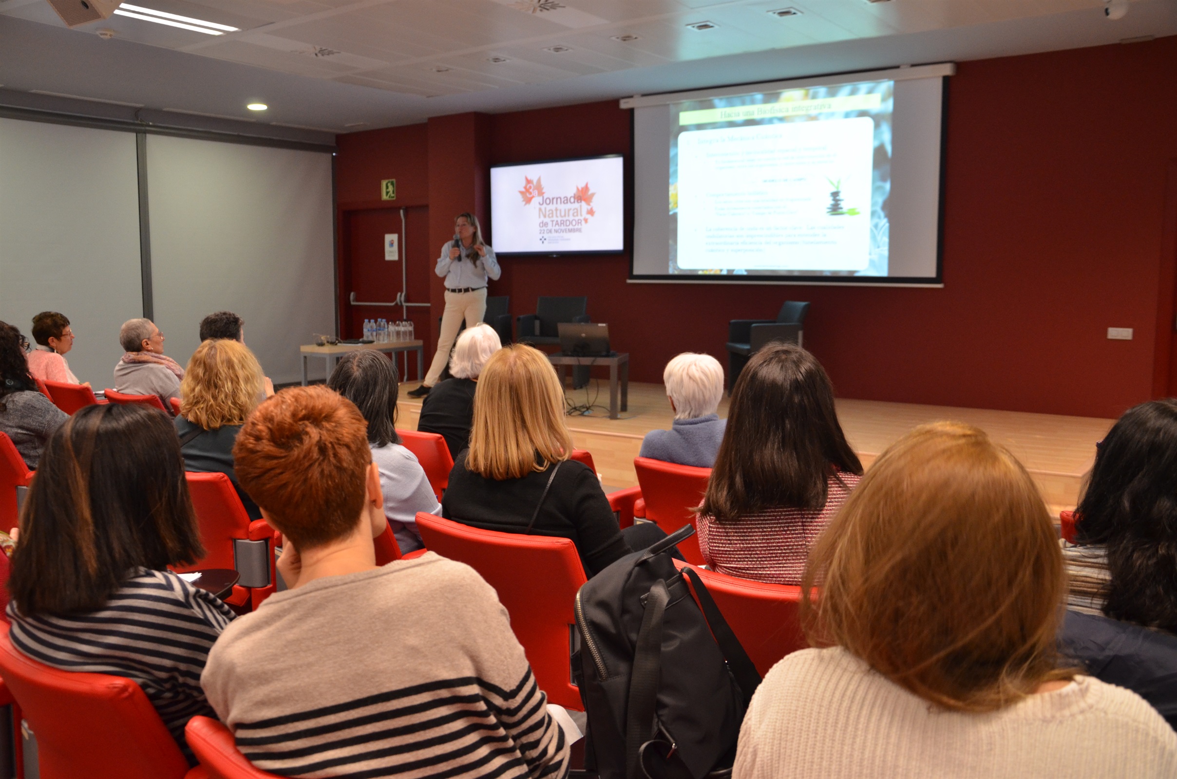 Teresa Versyp: «La Física Quàntica explica molts fenòmens de la vida i també de com actuen les teràpies complementàries»