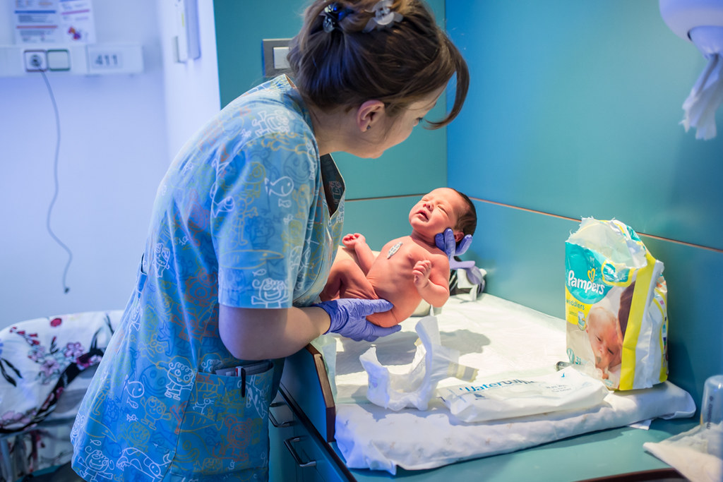 Els col·legis d'infermeres alerten dels perills del moviment B.R.U.J.A.S.