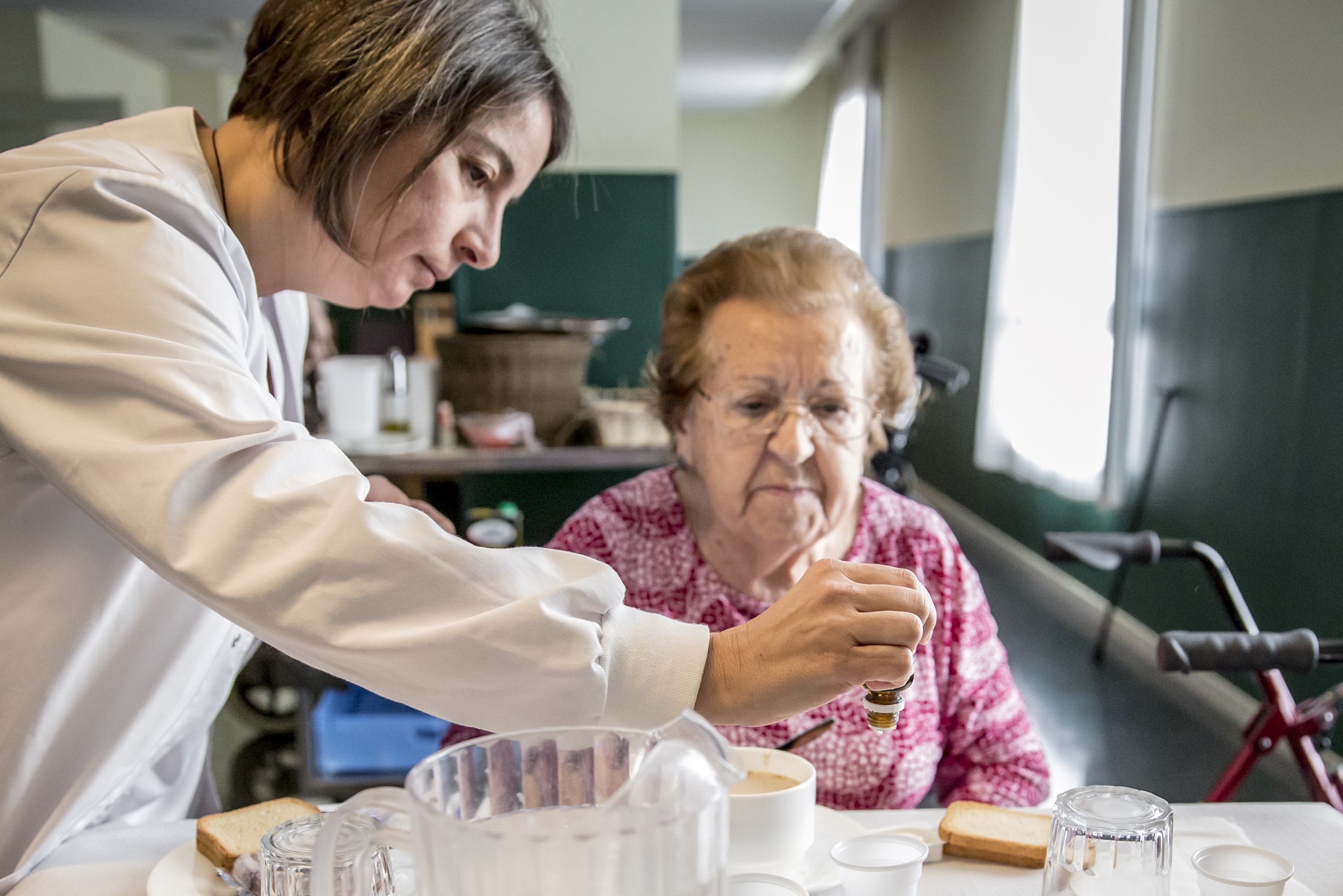 La llei reconeix la capacitat de les infermeres de les residències assistides per formalitzar la declaració de voluntats anticipades