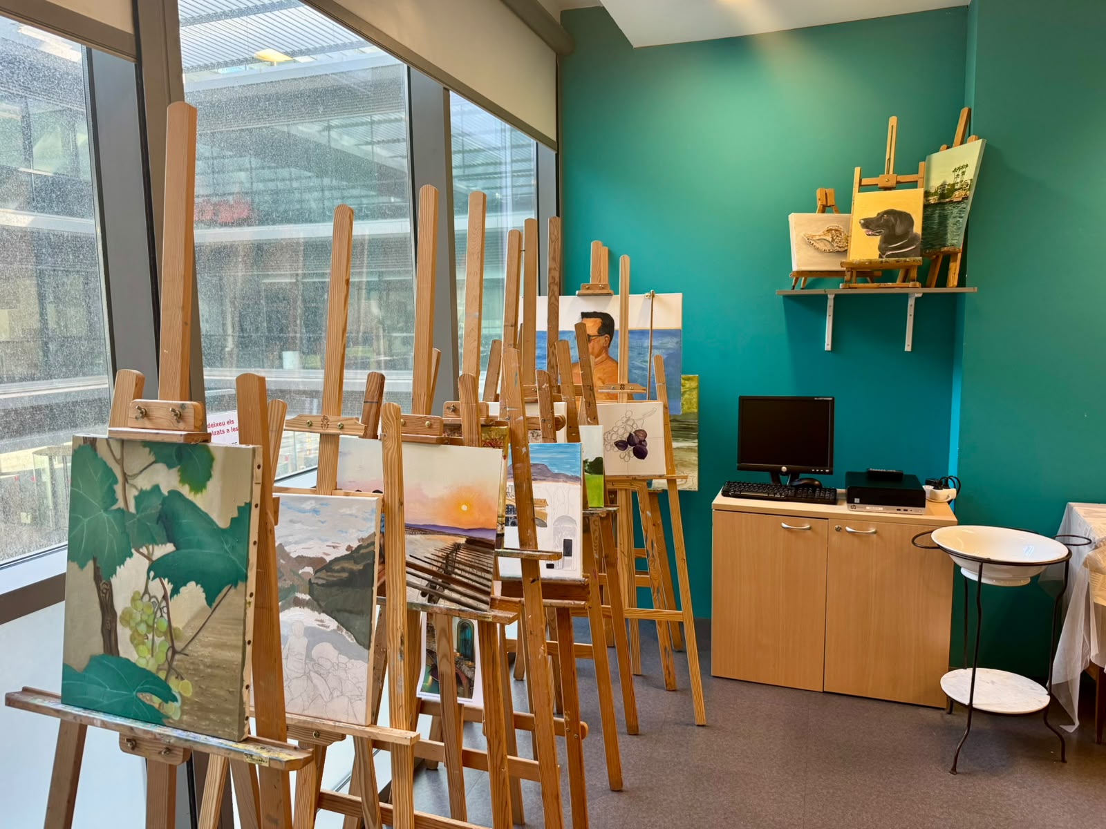 L'ànima de la llum: el taller de pintura del Grup 65 exposa al COIB