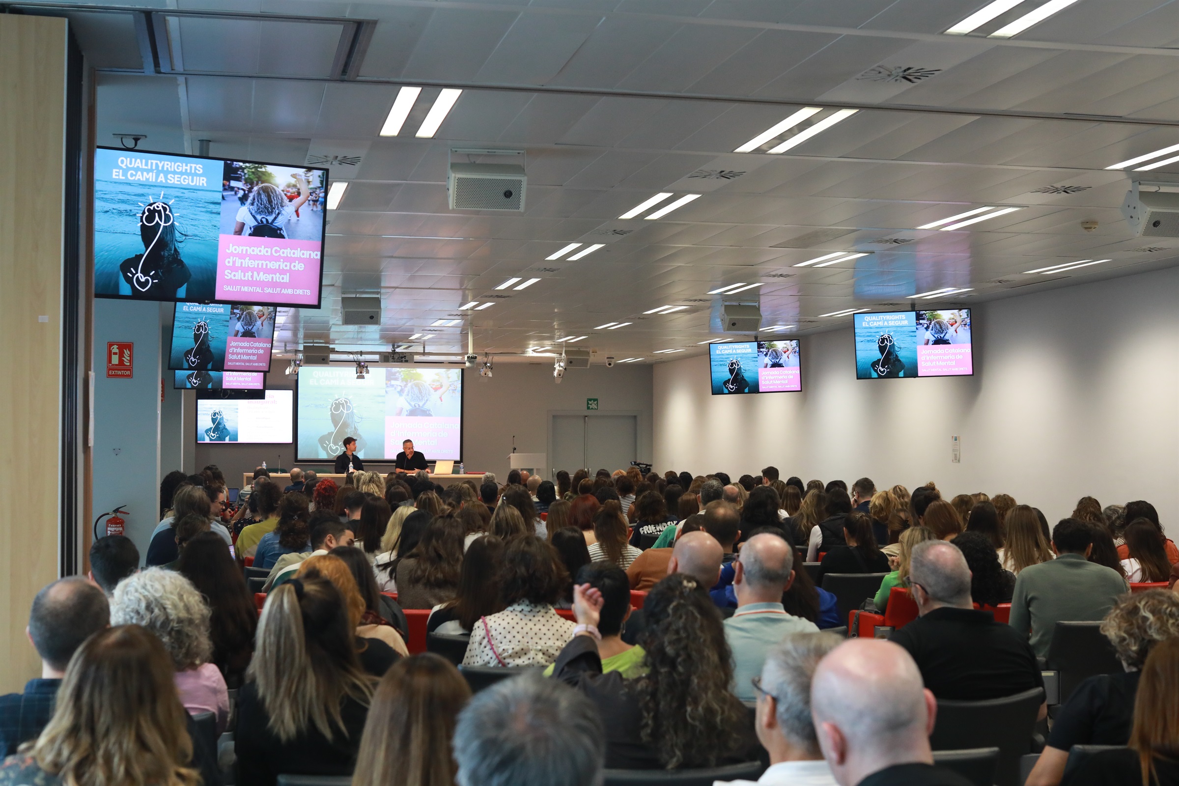Més de 250 professionals omplen l'auditori del COIB i impulsen un canvi de rumb: salut mental amb drets, comunitat i evidència