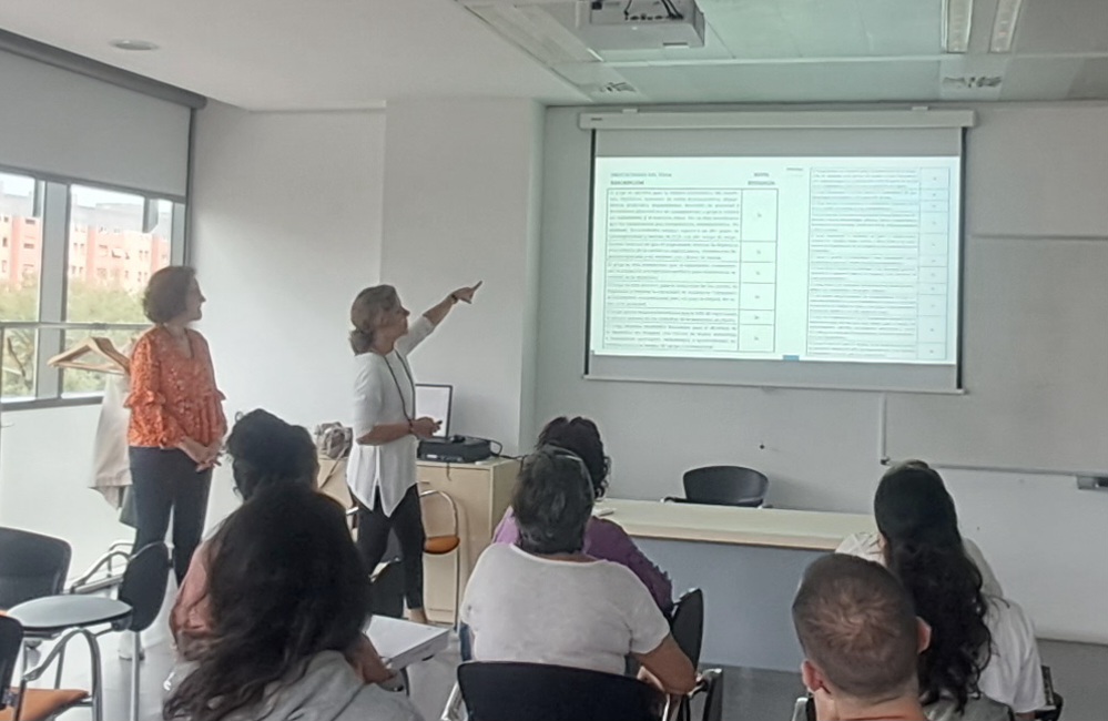 La Comissió assessora de cures integratives del COIB ha organitzat aquest taller en què s’han conegut els beneficis del ioga avalat per evidències científiques i l'experiència de les infermeres en la recomanació del ioga.