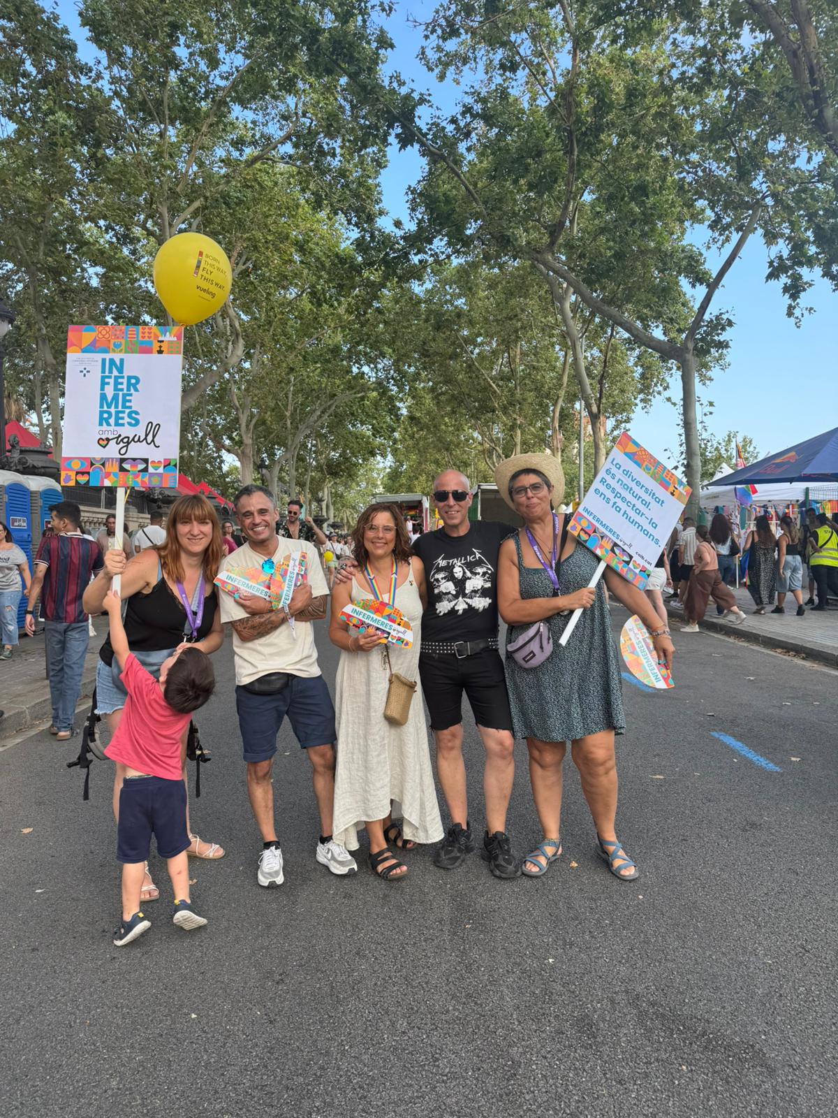 Èxit d’afluència: un miler de persones passen per l’estand del COIB al Pride Village!