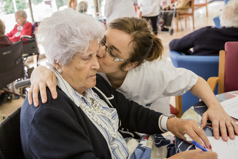 El COIB reclama la presència d’infermeres especialistes en geriatria als centres d’atenció primària i als hospitals