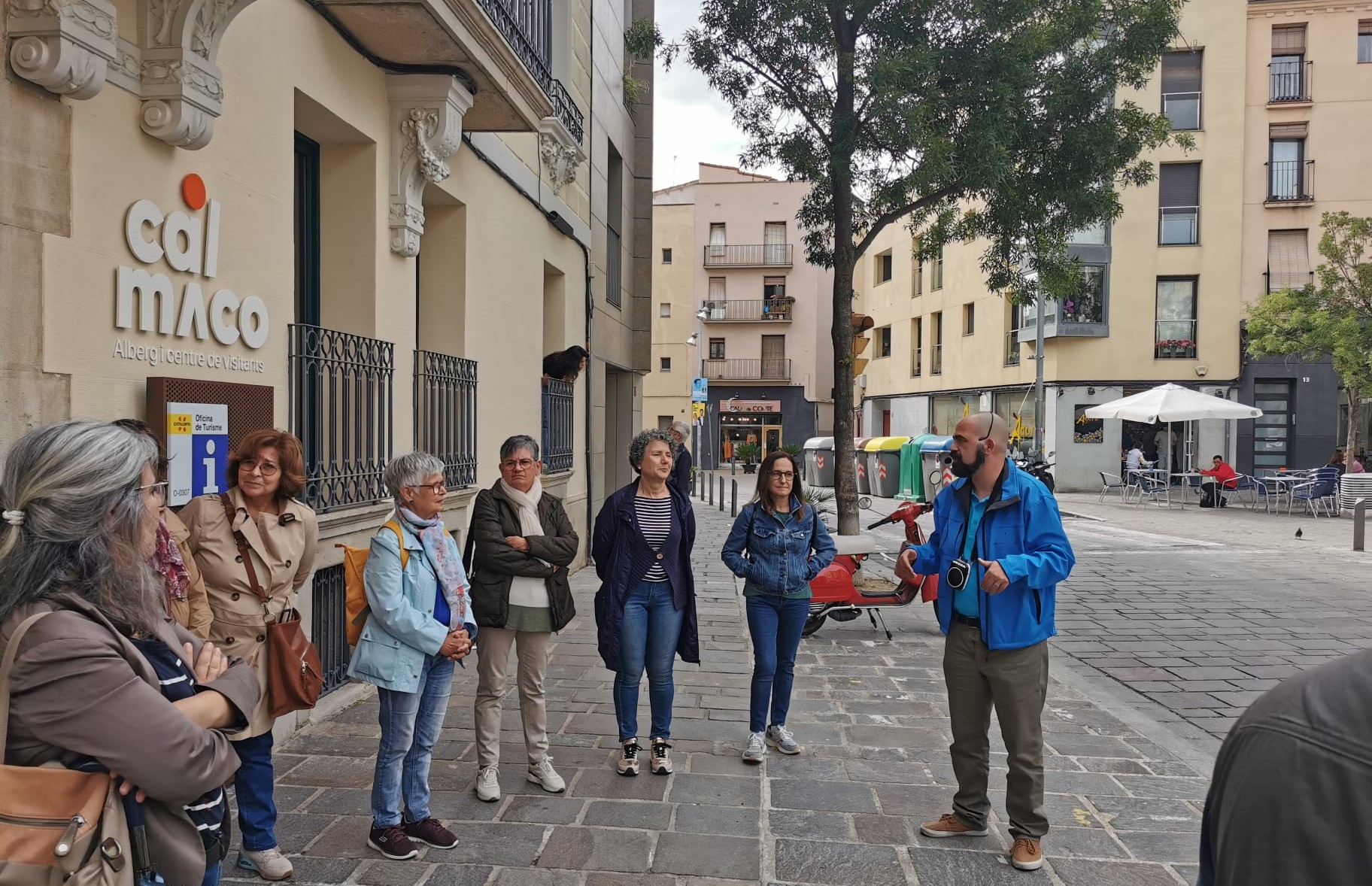 Les infermeres de l’Anoia participen en una visita cultural per celebrar el seu dia internacional