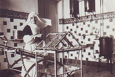 Les epidèmies i el vincle dels ordes religiosos i laics amb la cura, a la jornada d'infermeria històrica de la Febe