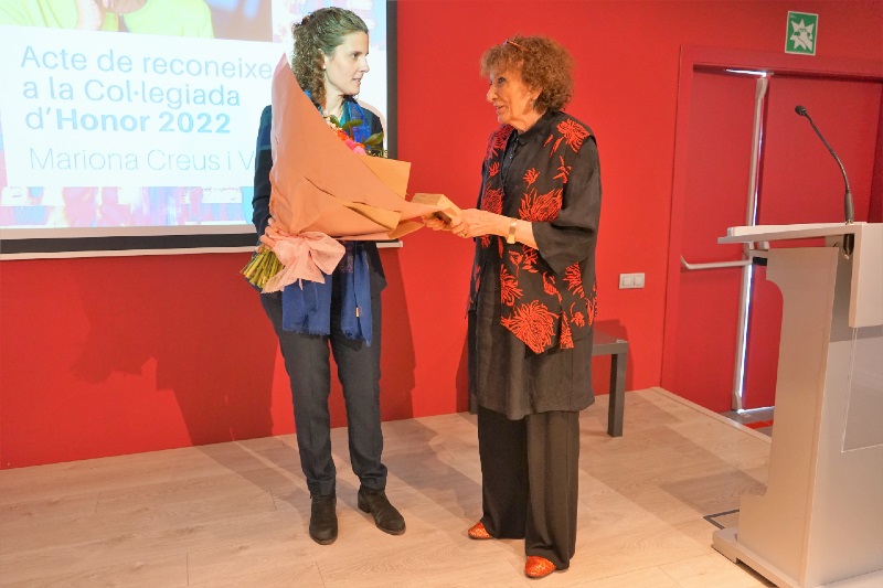 Mariona Creus rep la distinció de Col·legiada d’Honor del COIB 2022