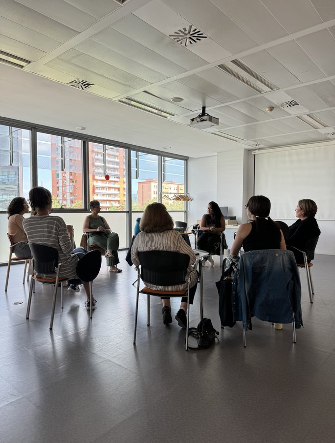 El Grup de treball d'infermeria de malalt crític del Col·legi Oficial d'Infermeres i Infermers de Barcelona (COIB) ha celebrat el taller "Un cafè amb la mort".