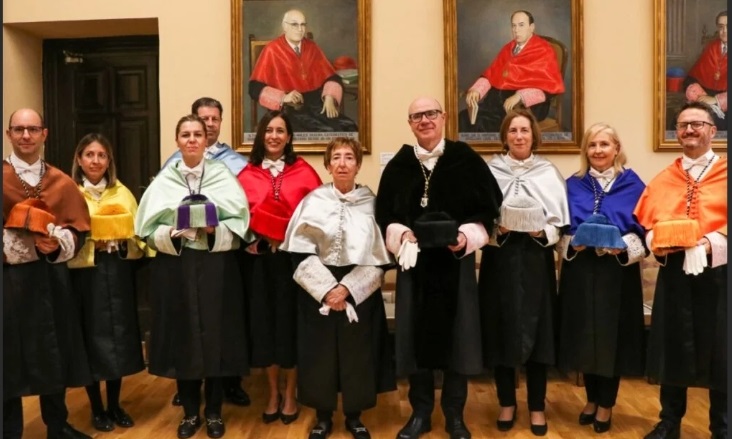 Rosa Maria Blasco, col·legiada del COIB, investida doctora honoris causa per la Universitat de Granada