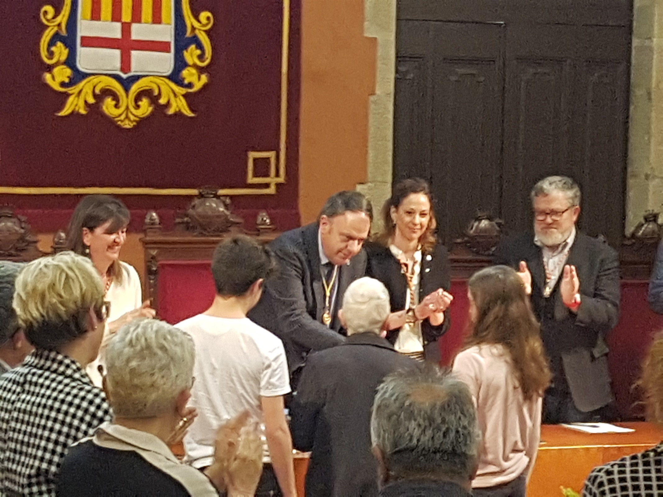 Manresa entrega la Medalla de la Ciutat al Mèrit de la Solidaritat a la infermera cooperant Flors Sirera