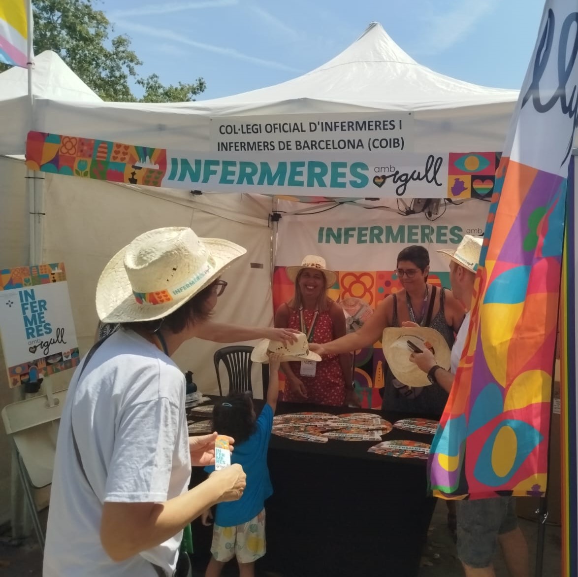 Èxit d’afluència: un miler de persones passen per l’estand del COIB al Pride Village!